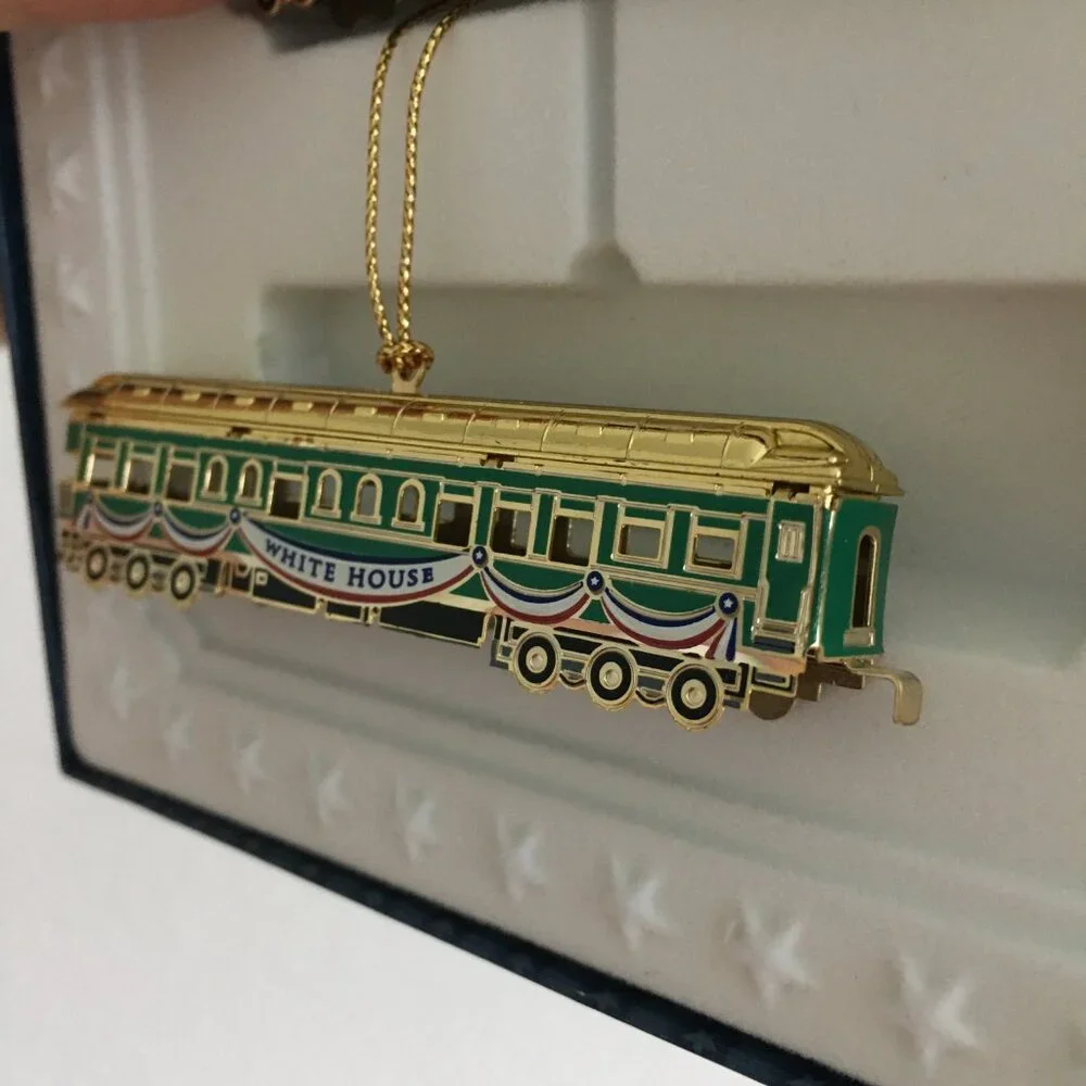 2014 White House Historical Association Christmas Ornament Train NEW!